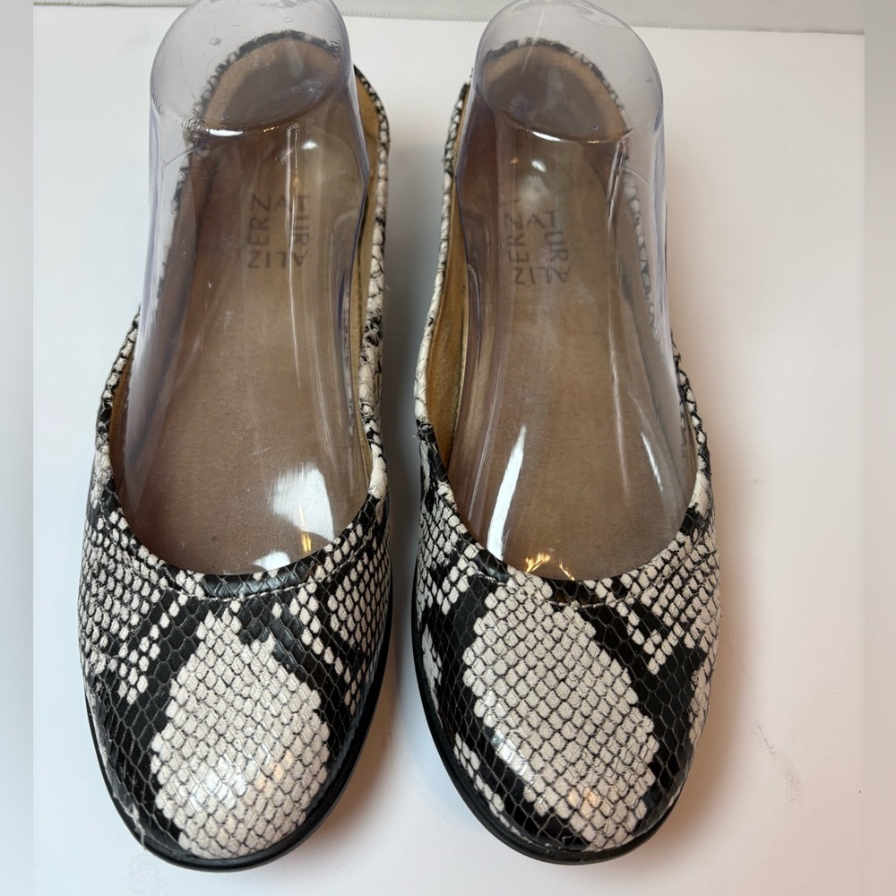 Naturalizer beige & black snakeskin embossed leather slip-on loafers size 6.5M